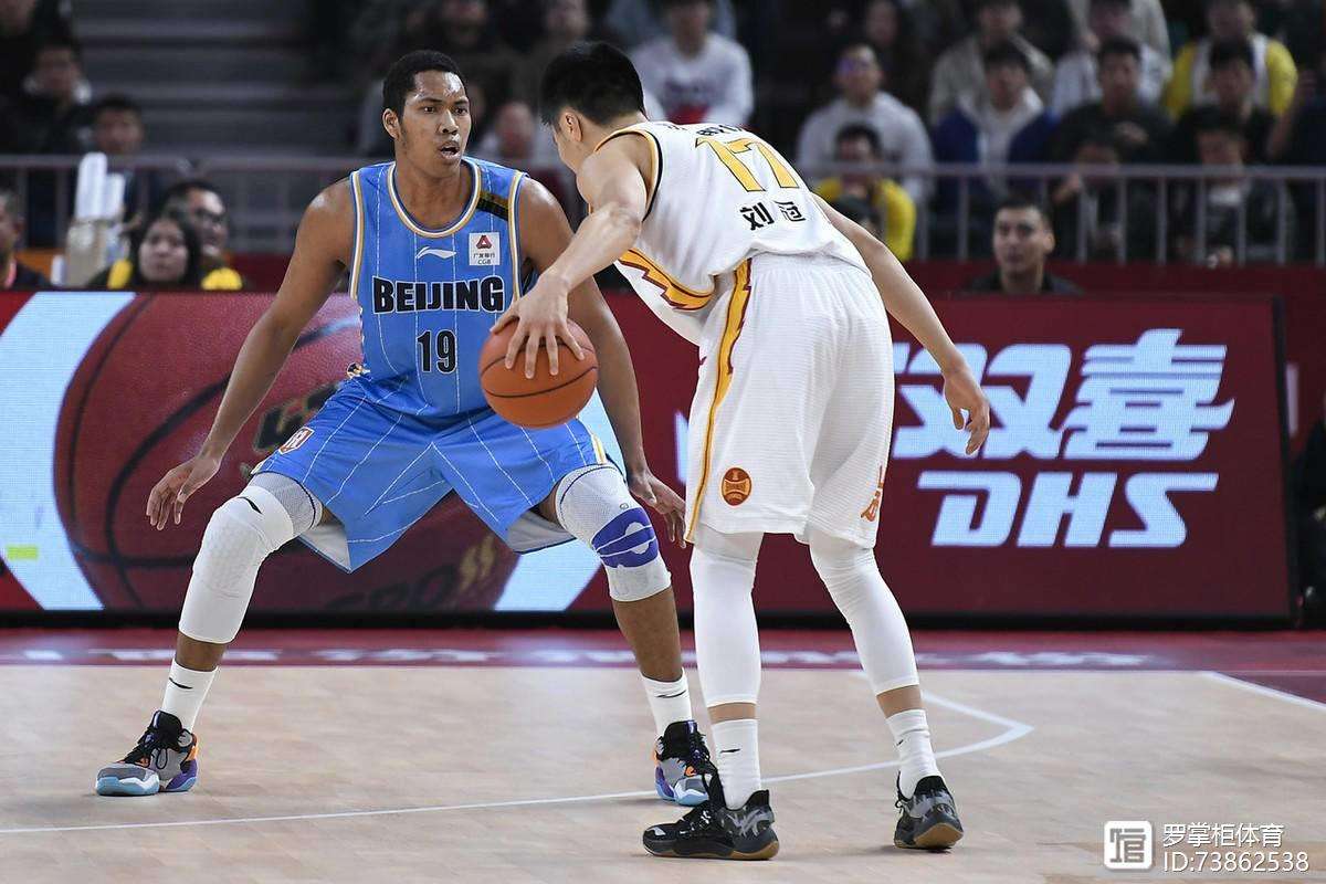 猛龙队队内外援拉开差距实现连胜