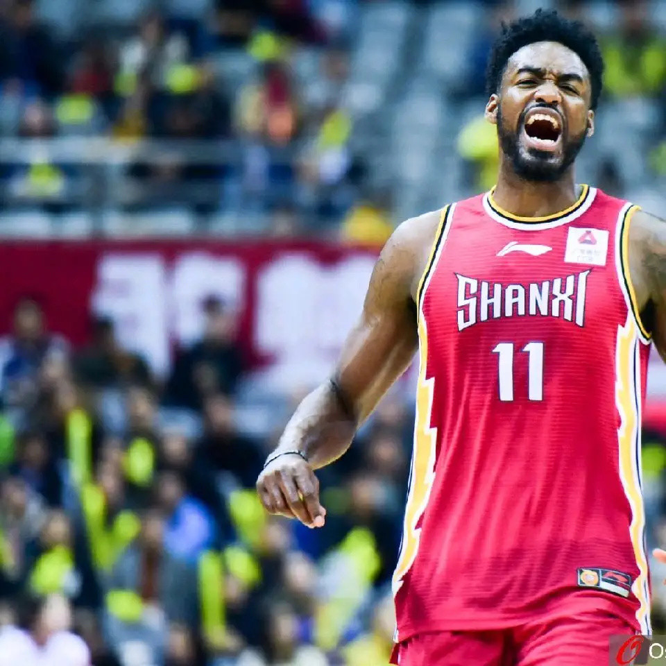 猛龙队队内外援拉开差距实现连胜