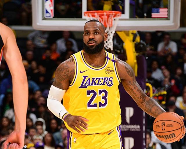 关于詹姆斯壮烈表现!湖人胜热火首胜的信息 关于詹姆斯壮烈表现!湖人胜热火首胜的信息