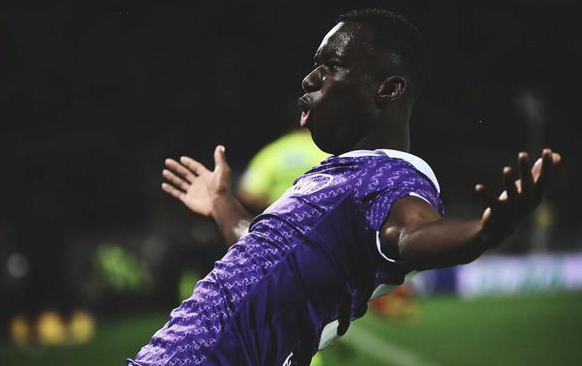 罗马客场逆转佛罗伦萨,取得三分 罗马客场逆转佛罗伦萨,取得三分