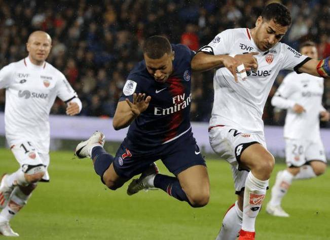 关于摩纳哥后防稳定性不佳，主帅或将调整战术的信息