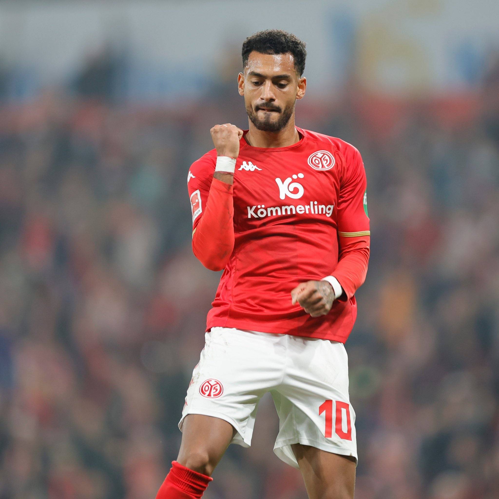 包含美因茨主场战平斯图加特，欧战资格形同无望的词条