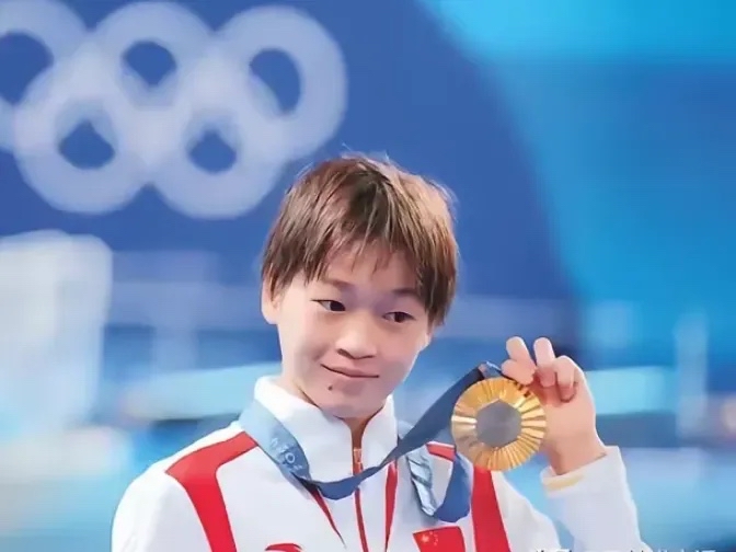 日本游泳选手刷新世界纪录,夺得金牌 日本游泳选手刷新世界纪录,夺得金牌