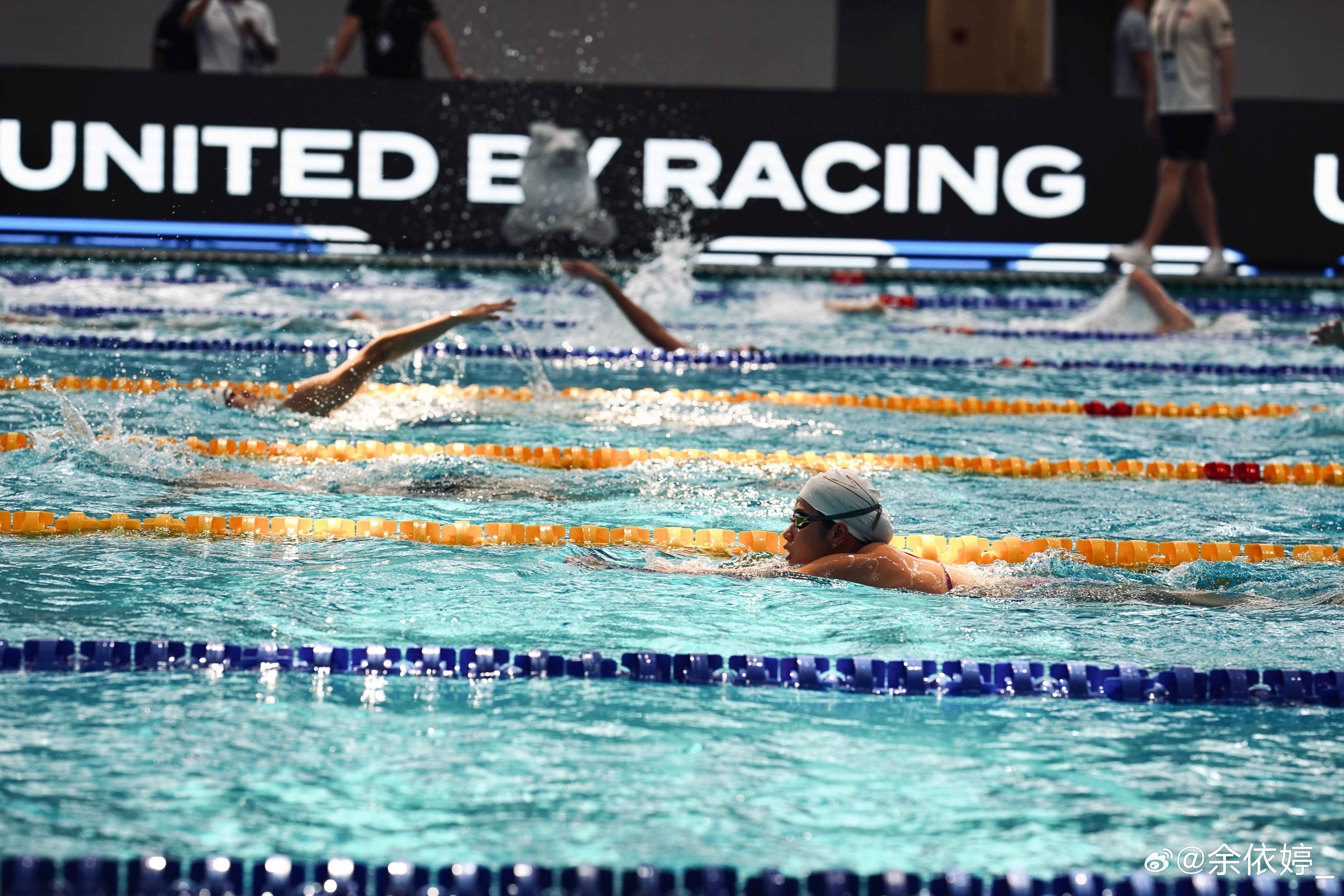 日本游泳选手刷新世界纪录,夺得金牌 日本游泳选手刷新世界纪录,夺得金牌