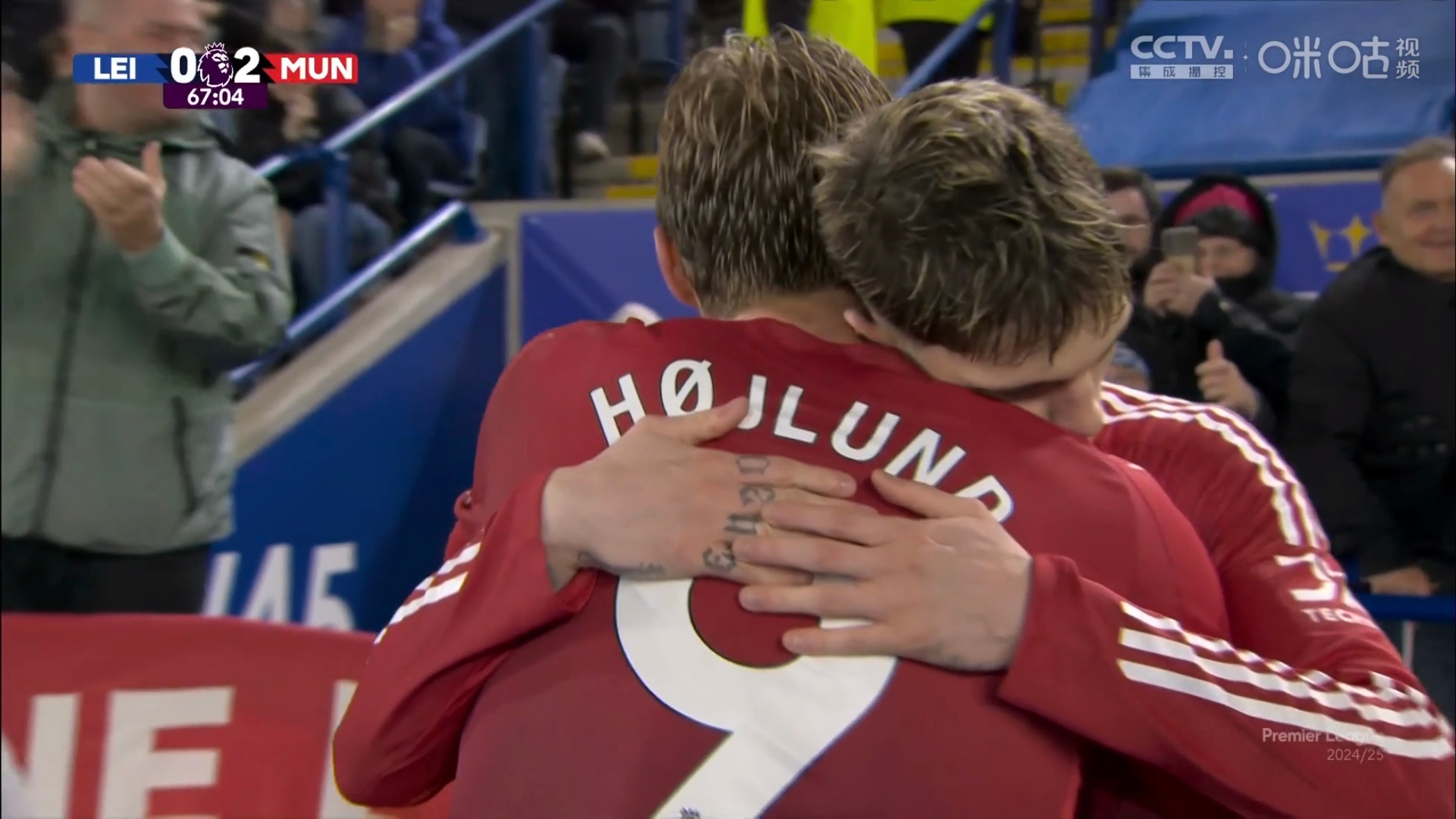 曼联主场大胜莱斯特城,重返英超前四位置 曼联主场大胜莱斯特城,重返英超前四位置