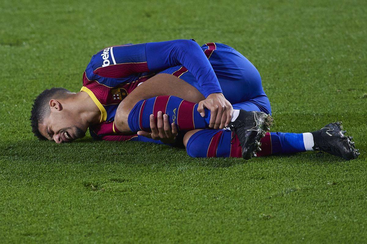 关于联赛热门球员受伤,球队命运堪忧的信息 关于联赛热门球员受伤,球队命运堪忧的信息