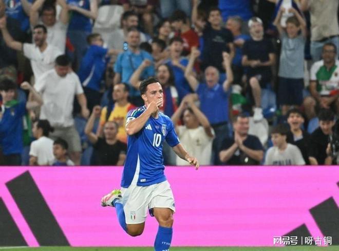 意大利国家队全力以赴迎战克罗地亚队 意大利国家队全力以赴迎战克罗地亚队