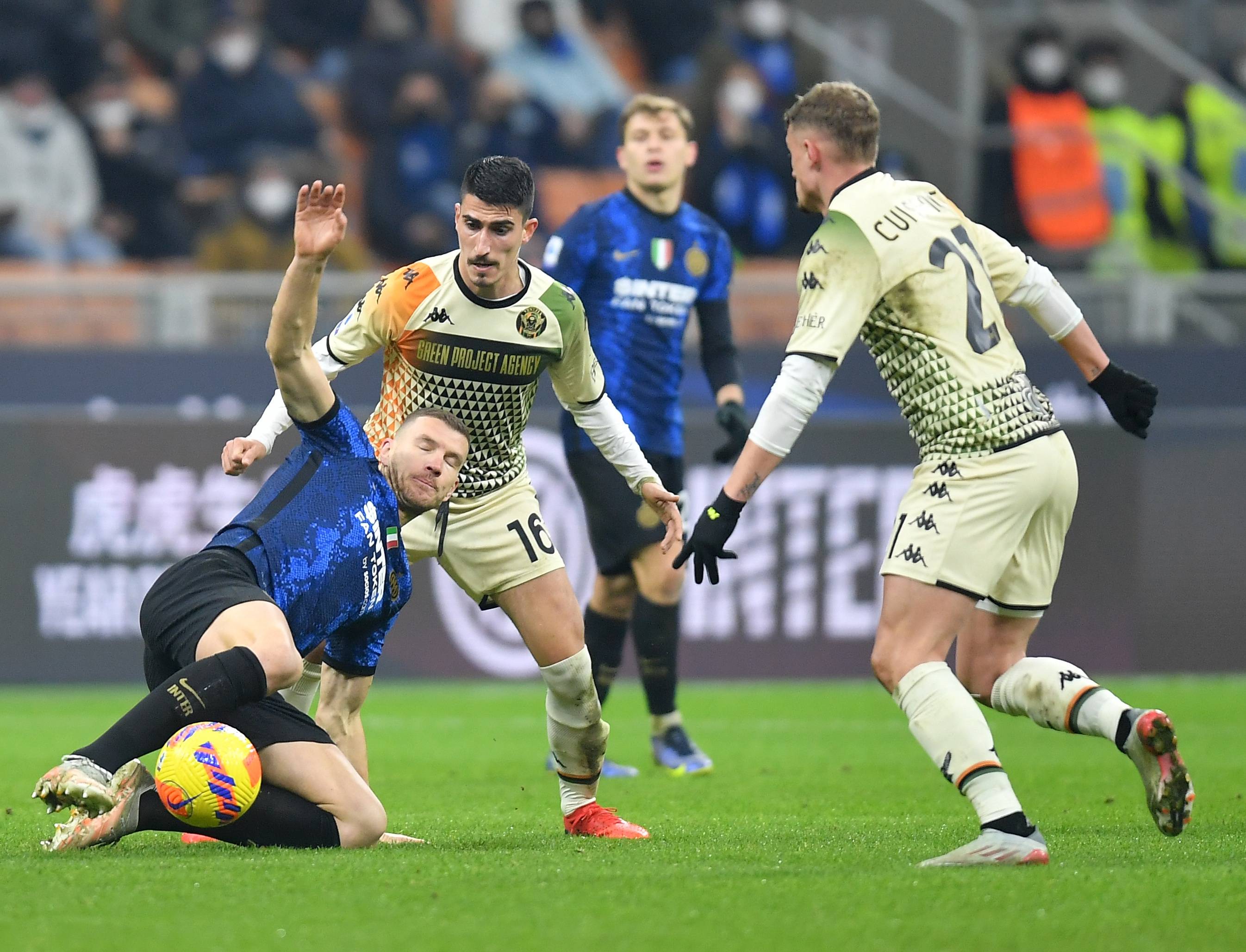 关于阿特兰大主场险胜,保住中游位置的信息 关于阿特兰大主场险胜,保住中游位置的信息