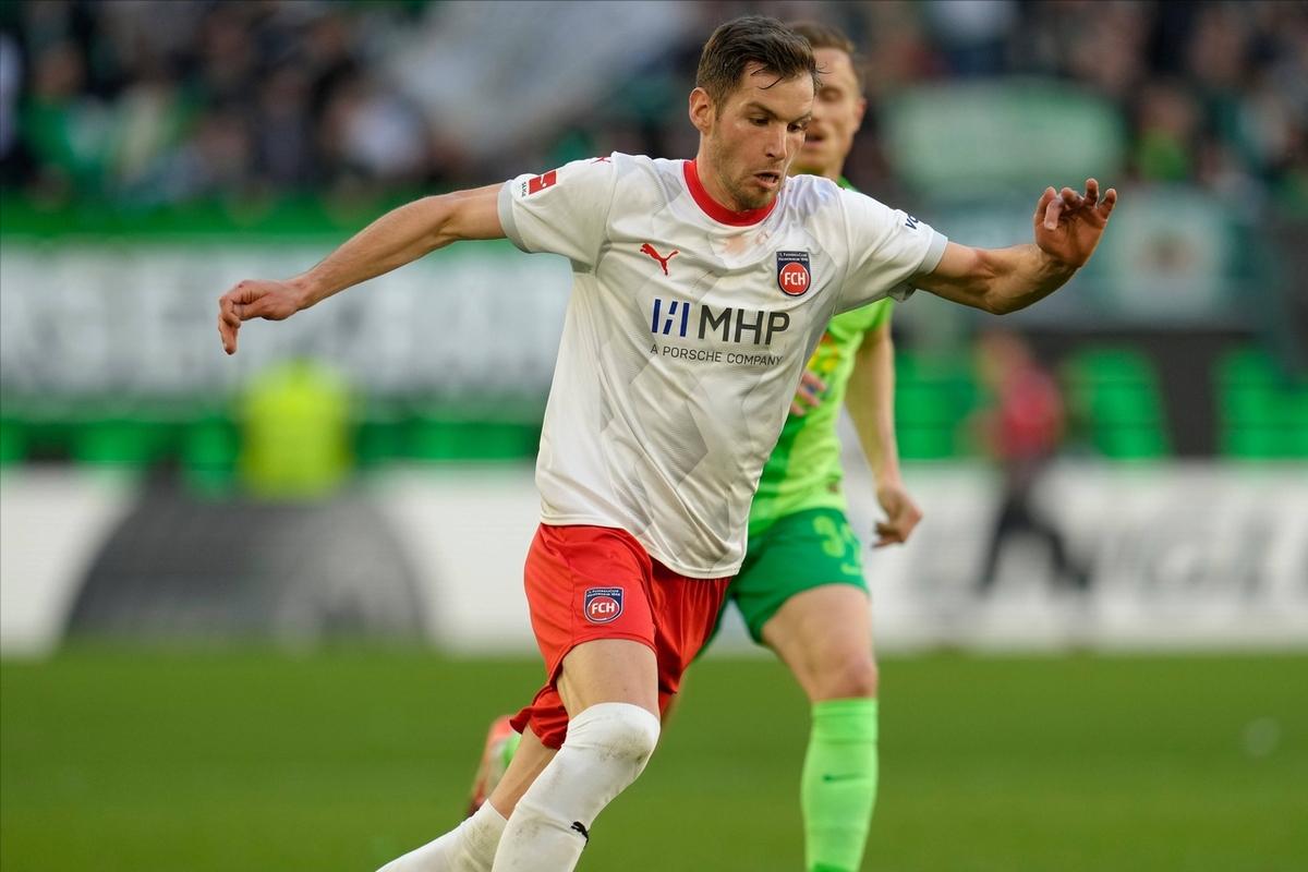 包含沃尔夫斯堡迎战强敌，压力前所未有的词条