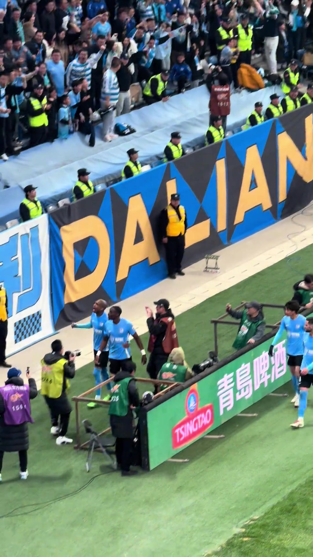 包含足球界颁奖礼盛大举行,球员精彩表现备受关注的词条 包含足球界颁奖礼盛大举行,球员精彩表现备受关注的词条