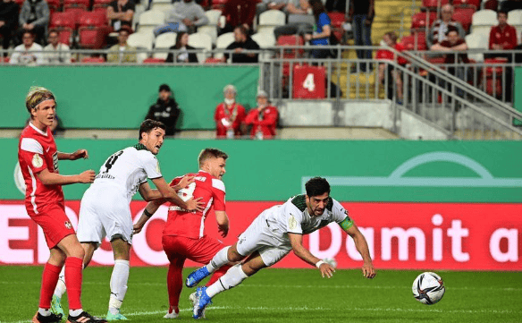 汉诺威96客场3-1击败凯泽斯劳滕,取得重要三分 汉诺威96客场3-1击败凯泽斯劳滕,取得重要三分