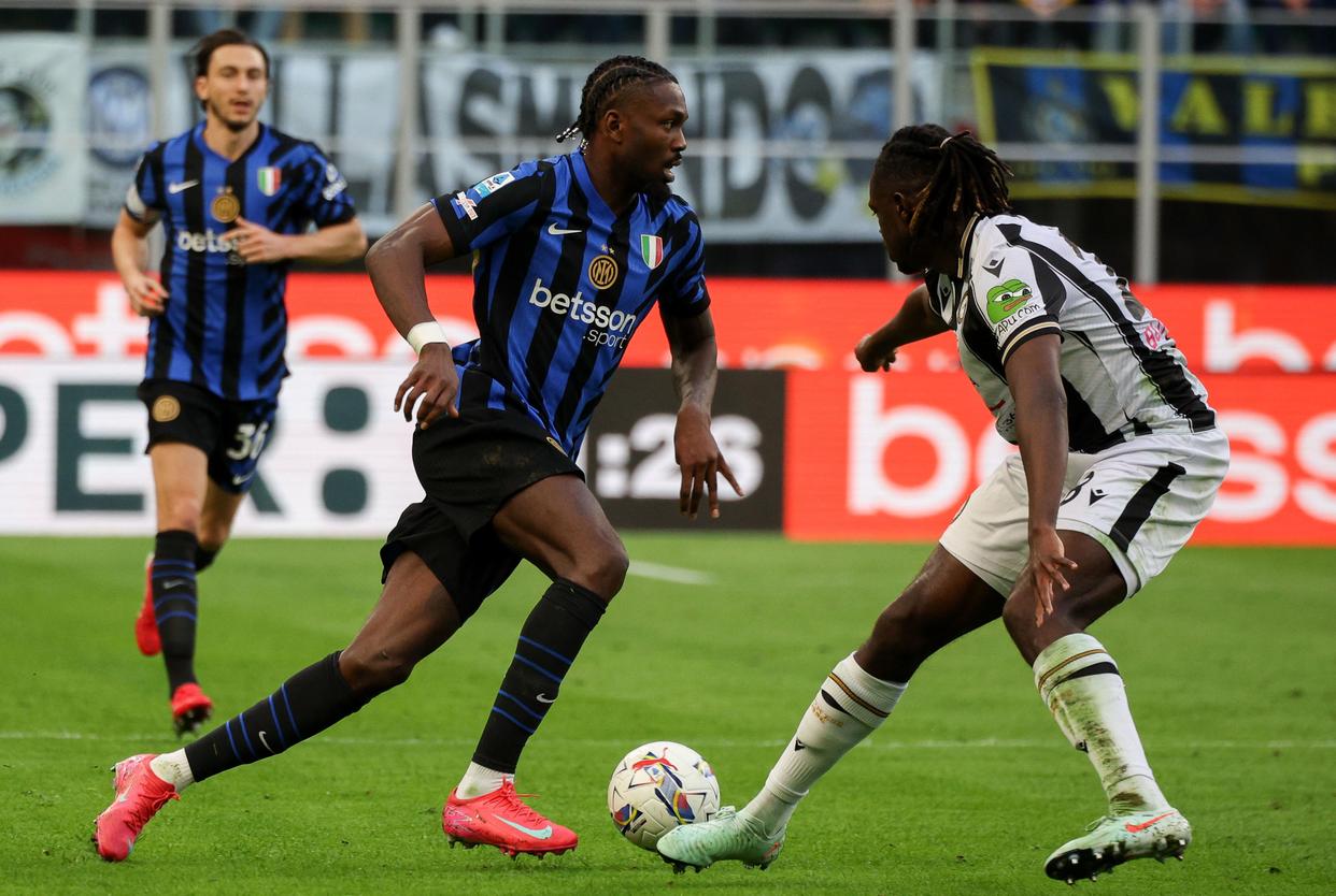 包含乌迪内斯球员脚踝扭伤，数周内无法上场的词条