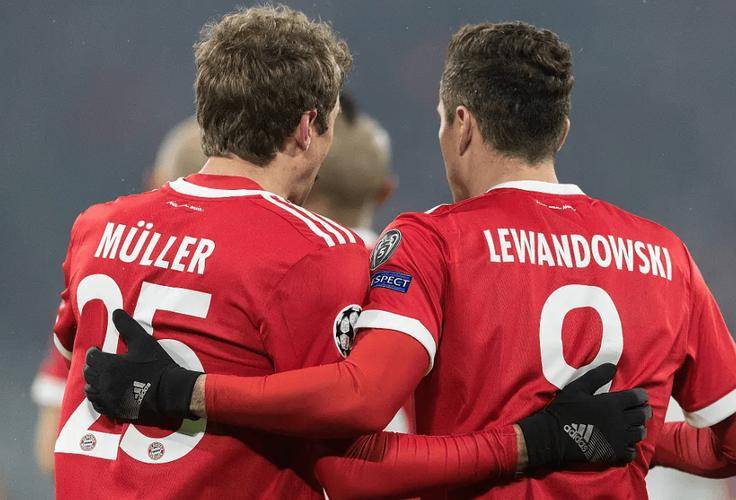 裁缝总裁现身联赛,带领球队进攻 裁缝总裁现身联赛,带领球队进攻