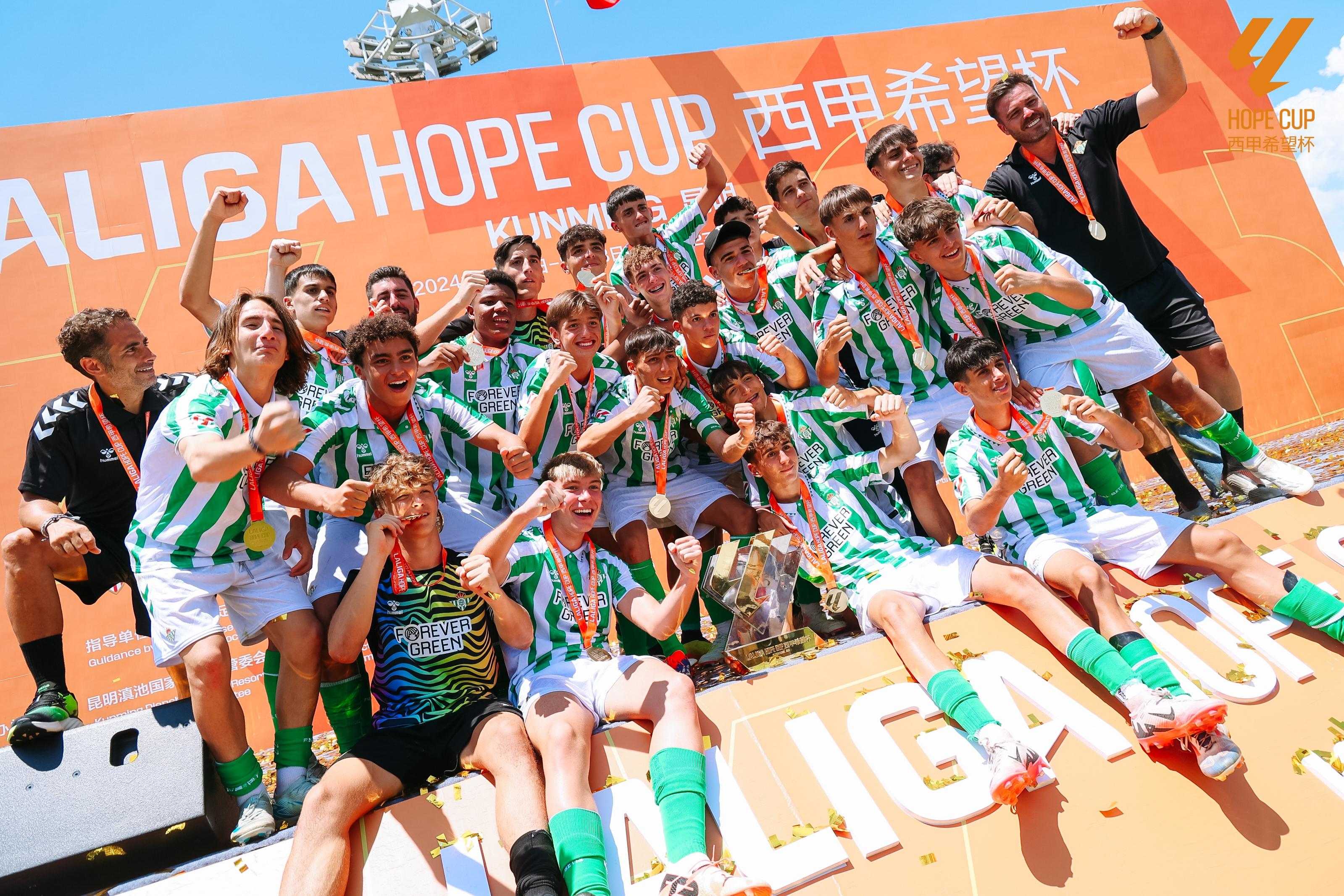 球队的表现在外国赛场上备受关注 球队的表现在外国赛场上备受关注