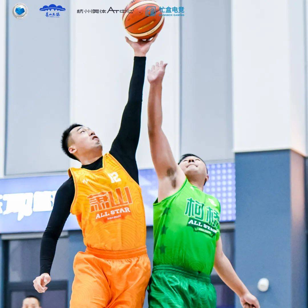 竞技风采!球员斗志昂扬闪耀赛场 竞技风采!球员斗志昂扬闪耀赛场