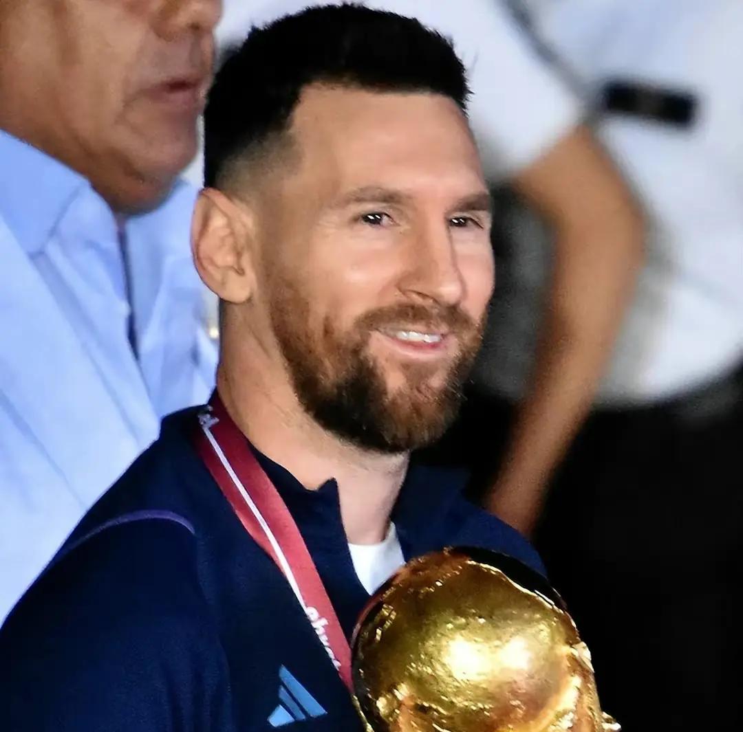 关于梅西归队后首秀受关注,巴黎圣日耳曼备战新赛季的信息 关于梅西归队后首秀受关注,巴黎圣日耳曼备战新赛季的信息