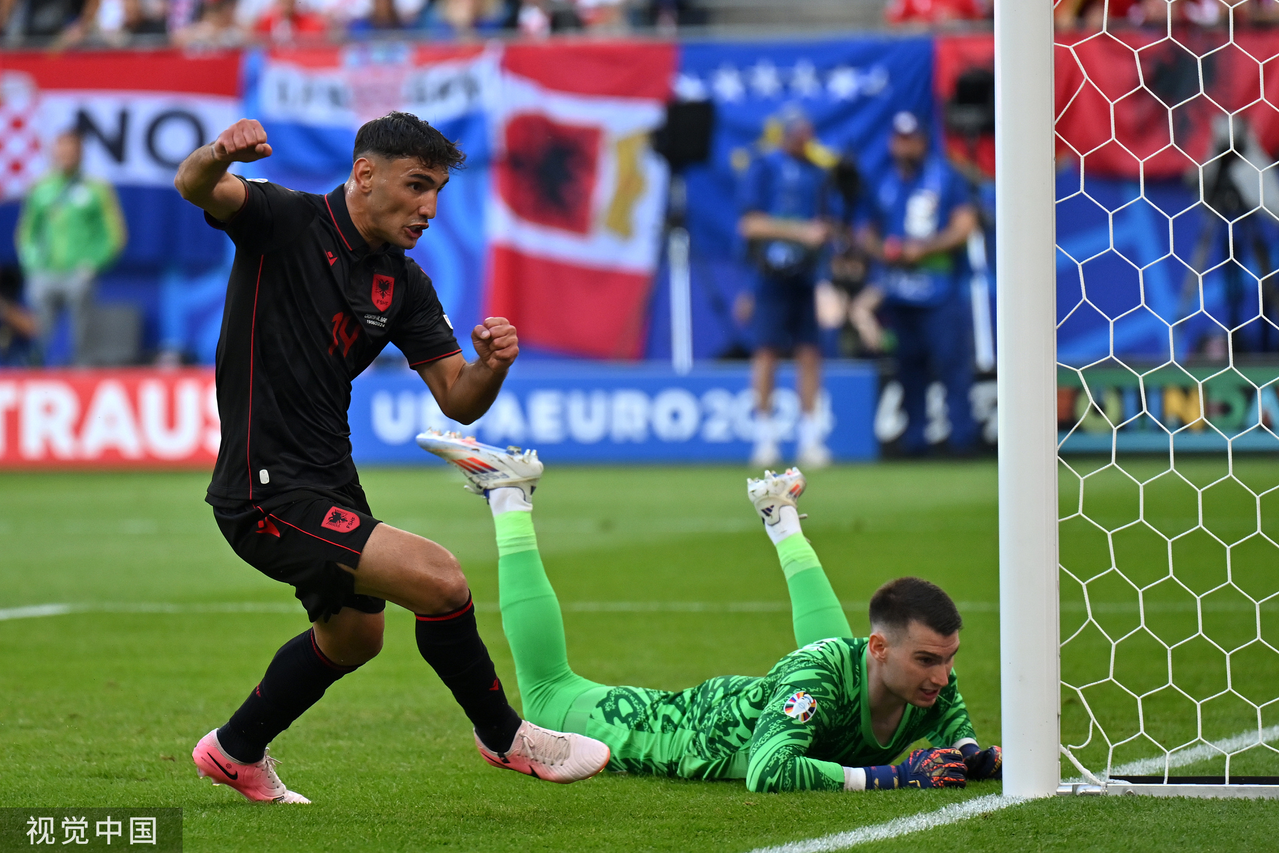 乌克兰队在主场战胜阿尔巴尼亚,积分榜领先 乌克兰队在主场战胜阿尔巴尼亚,积分榜领先