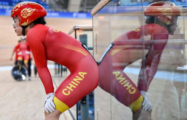 亚洲球队努力拼搏,追逐赛场荣耀 亚洲球队努力拼搏,追逐赛场荣耀