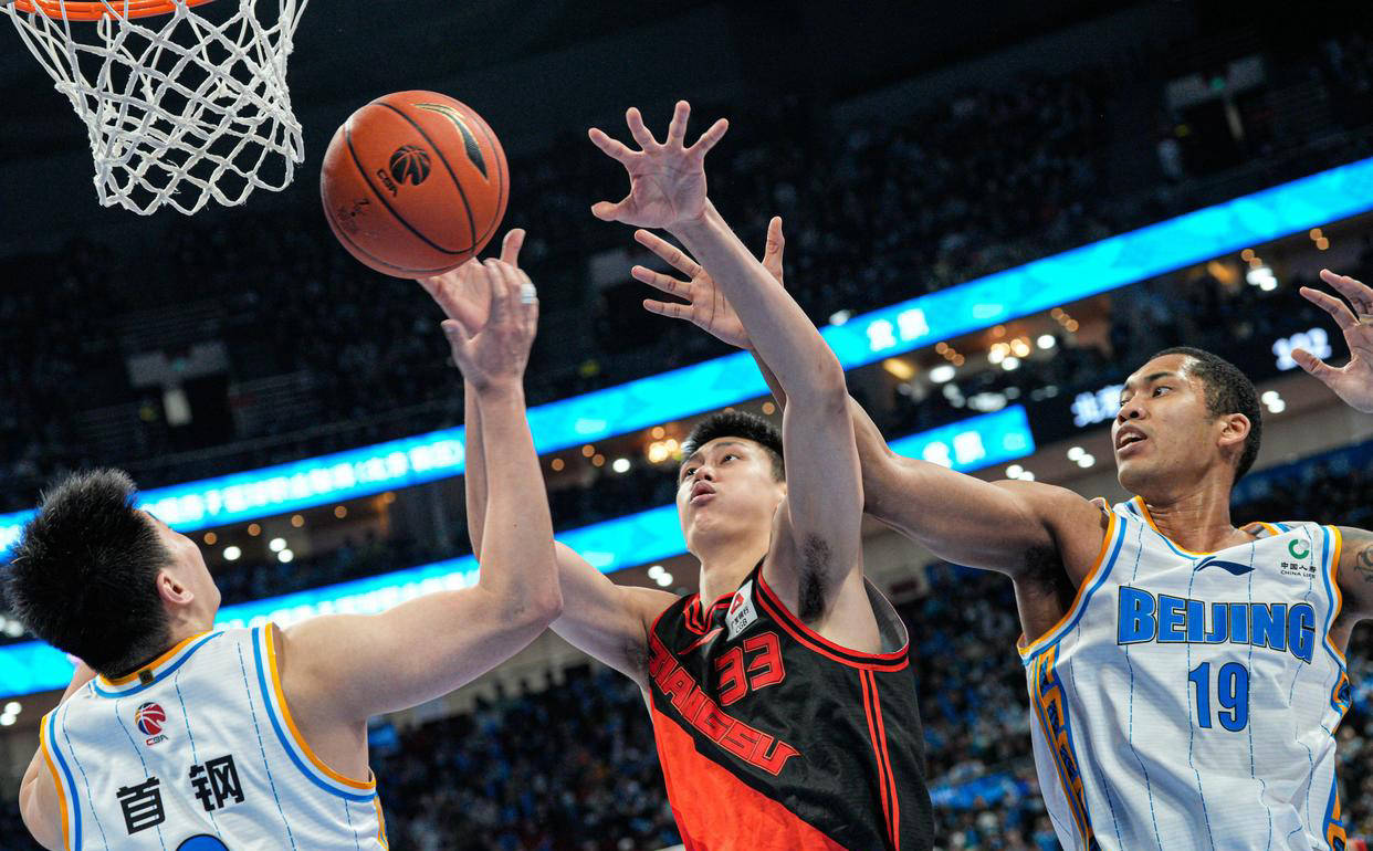 本土球员表现抢眼,帮助球队实现连胜 本土球员表现抢眼,帮助球队实现连胜