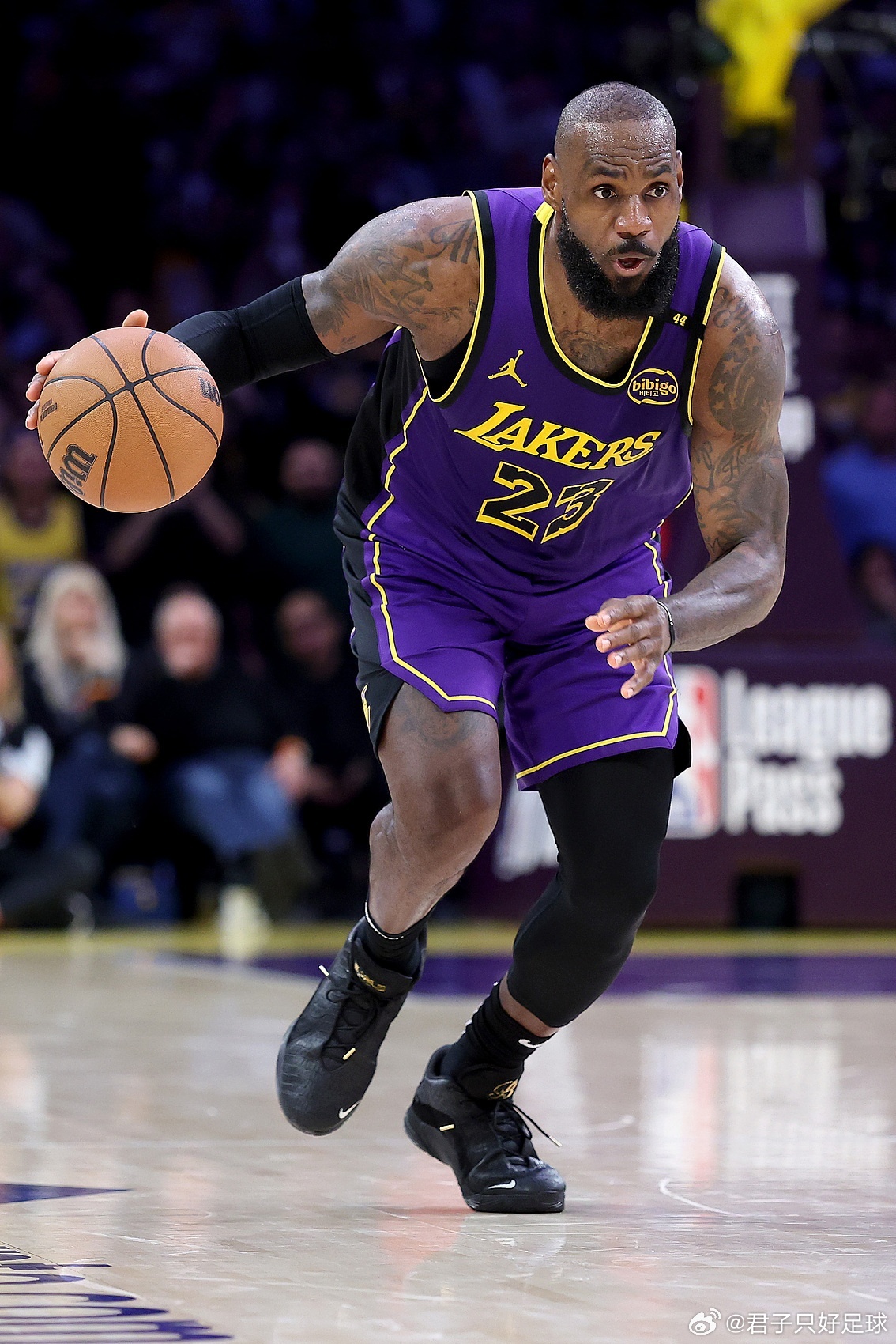 詹姆斯独得42分湖人2-1领先火箭 詹姆斯独得42分湖人2-1领先火箭